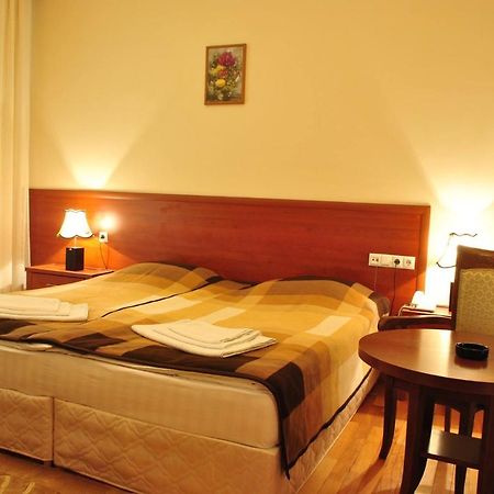 Arpa Hotell Yeghegnadzor Exteriör bild