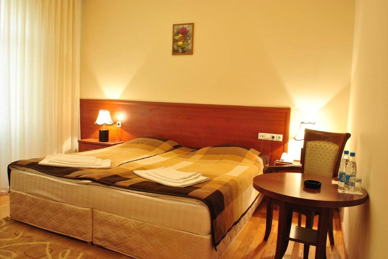 Arpa Hotell Yeghegnadzor Exteriör bild