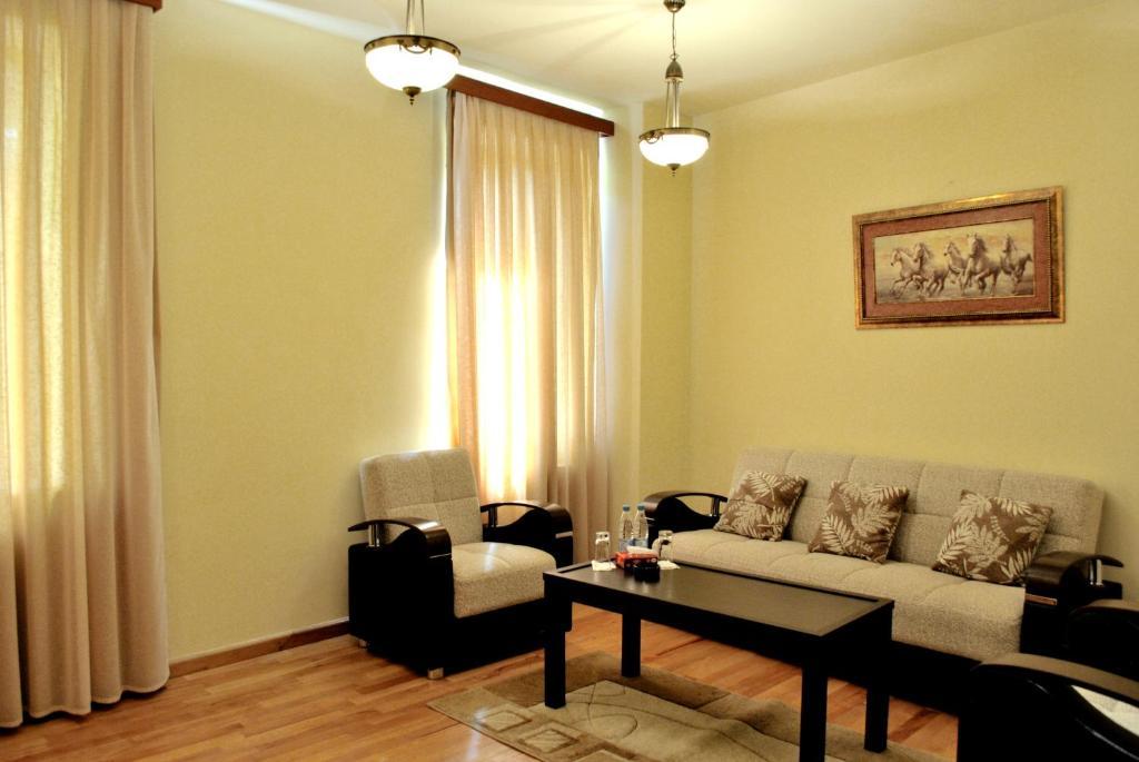Arpa Hotell Yeghegnadzor Rum bild