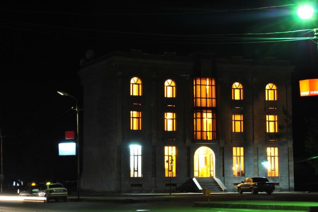 Arpa Hotell Yeghegnadzor Exteriör bild