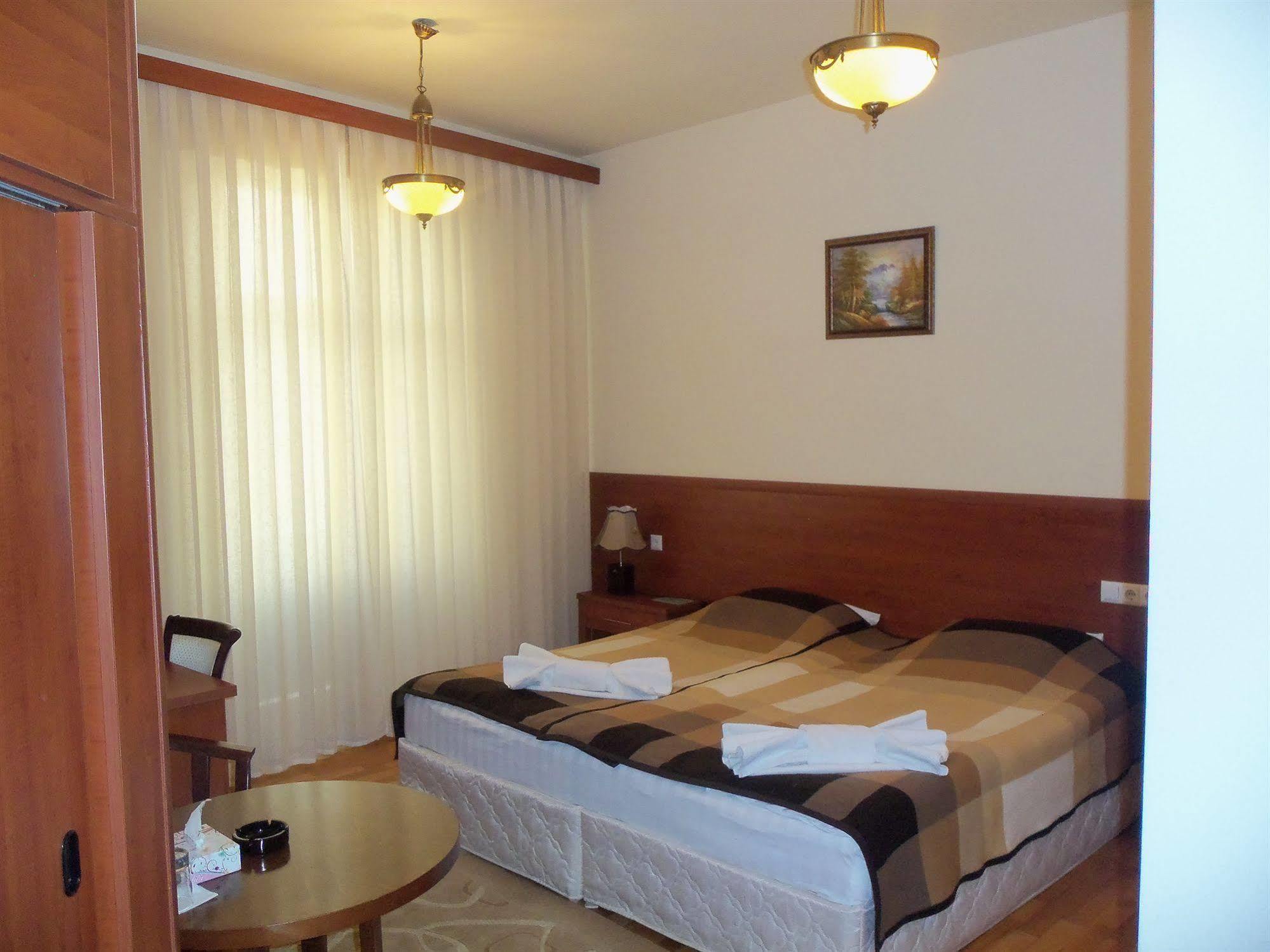 Arpa Hotell Yeghegnadzor Exteriör bild